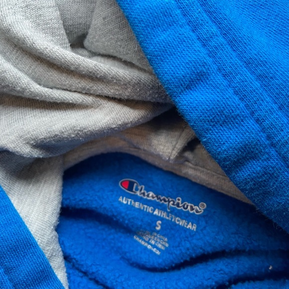 SMALL CHAMPIONS SWEATER SIZE Small - Picture 3 of 4